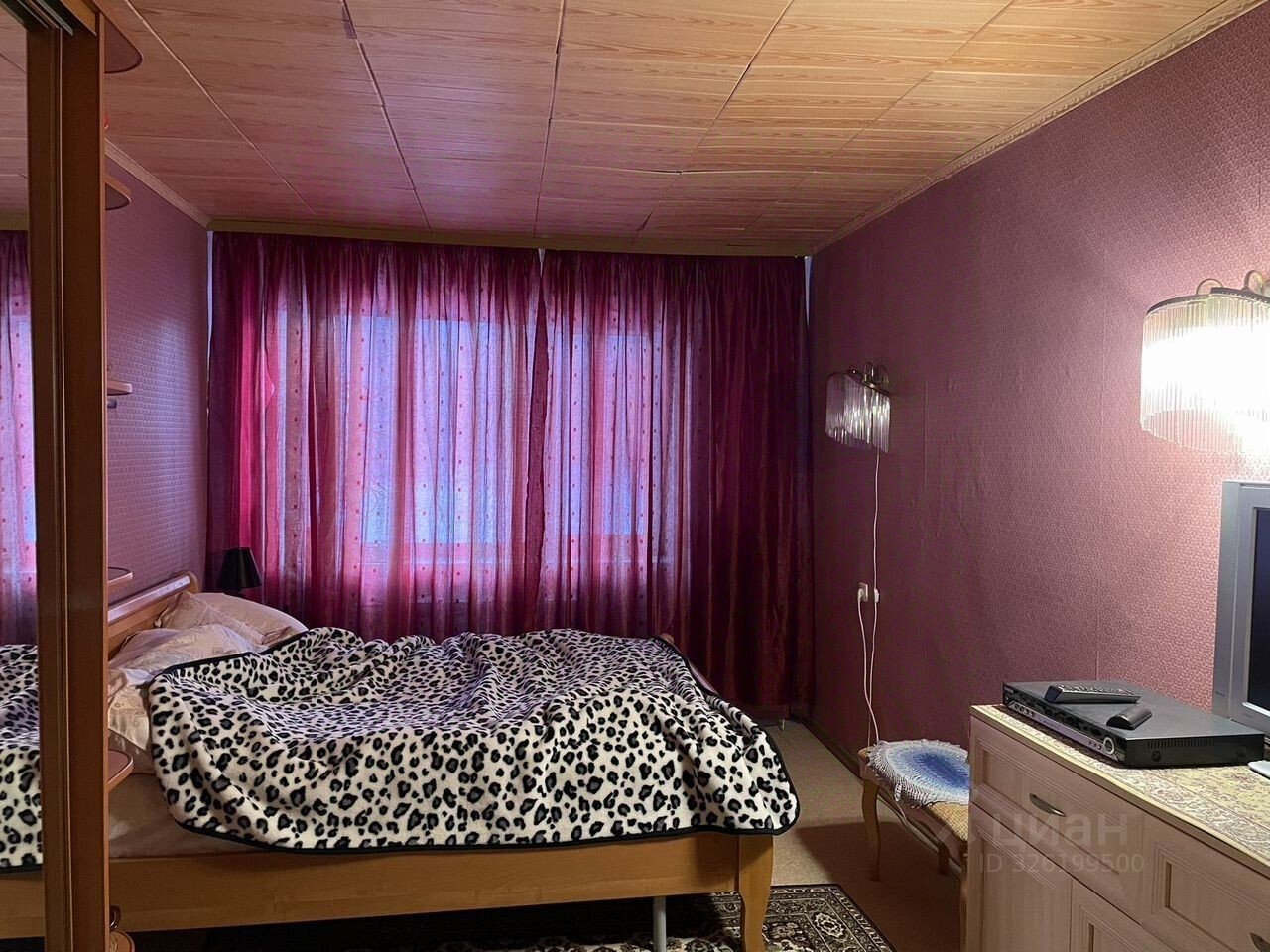 Продажа 2-комн квартиры на вторичном рынке Сланцы, улица Гагарина,  д. 52