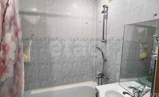 Продажа 1-комн квартиры на вторичном рынке Киришский район, улица Строителей,  д. 15