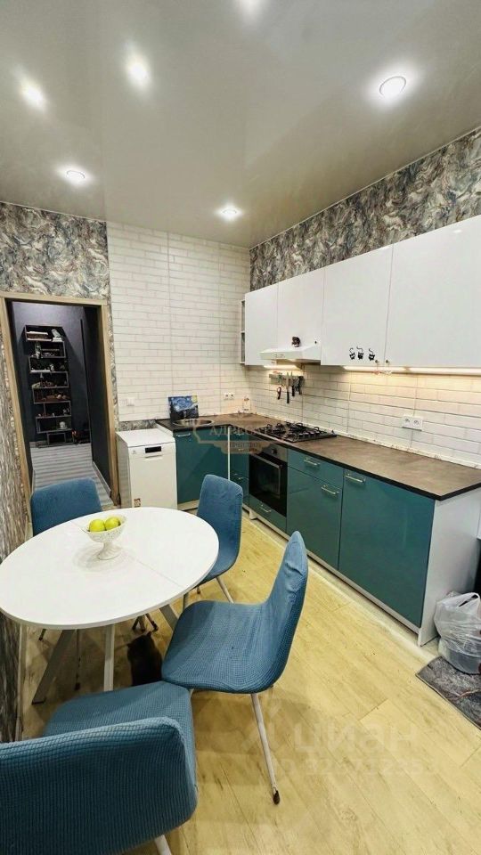 Продажа 4-комн квартиры на вторичном рынке Нарвский проспект, 16