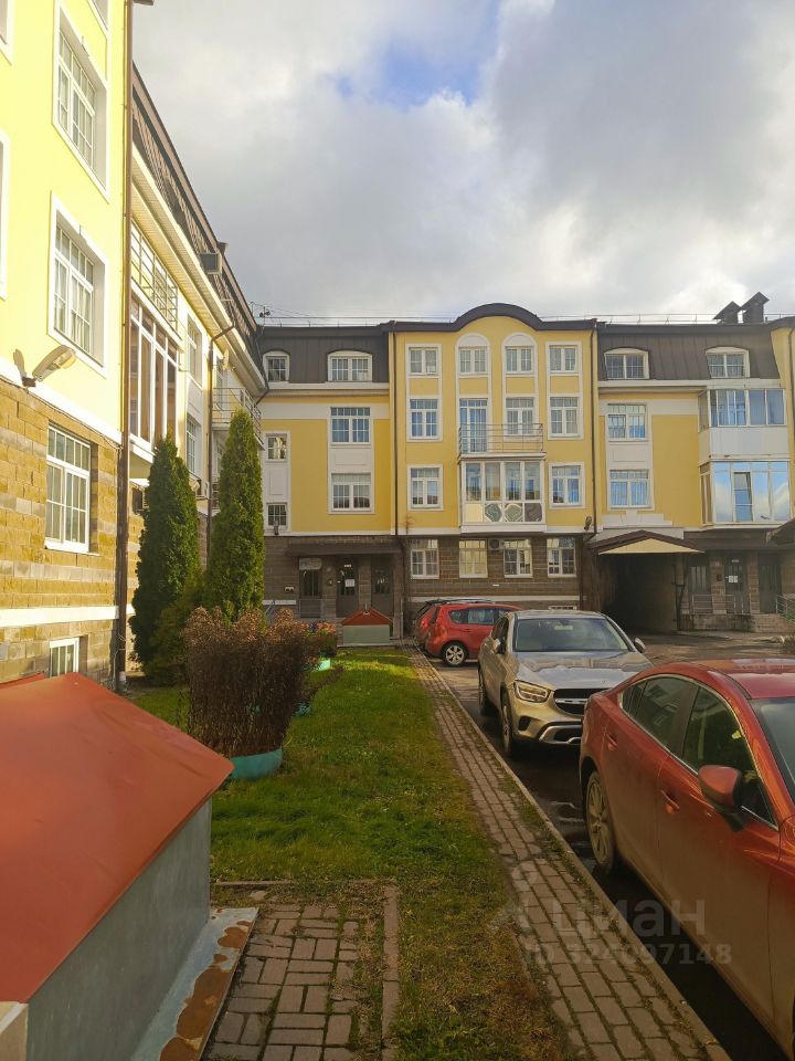 Продажа 2-комн квартиры на вторичном рынке пос. Стрельна, Санкт-Петербургское шоссе, 108