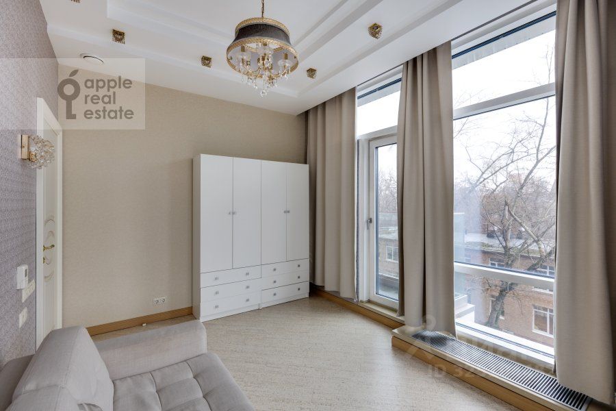 Продажа 4-комн квартиры на вторичном рынке улица Советской Армии, 6