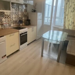 Продажа 1-комн квартиры на вторичном рынке Новогорелово, б-р Десантника Вадима Чугунова,  д. 8,  к. 2