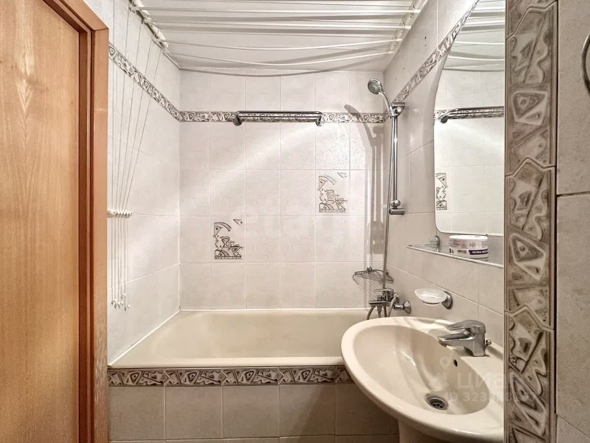 Продажа 2-комн квартиры на вторичном рынке улица Красных Зорь, 37