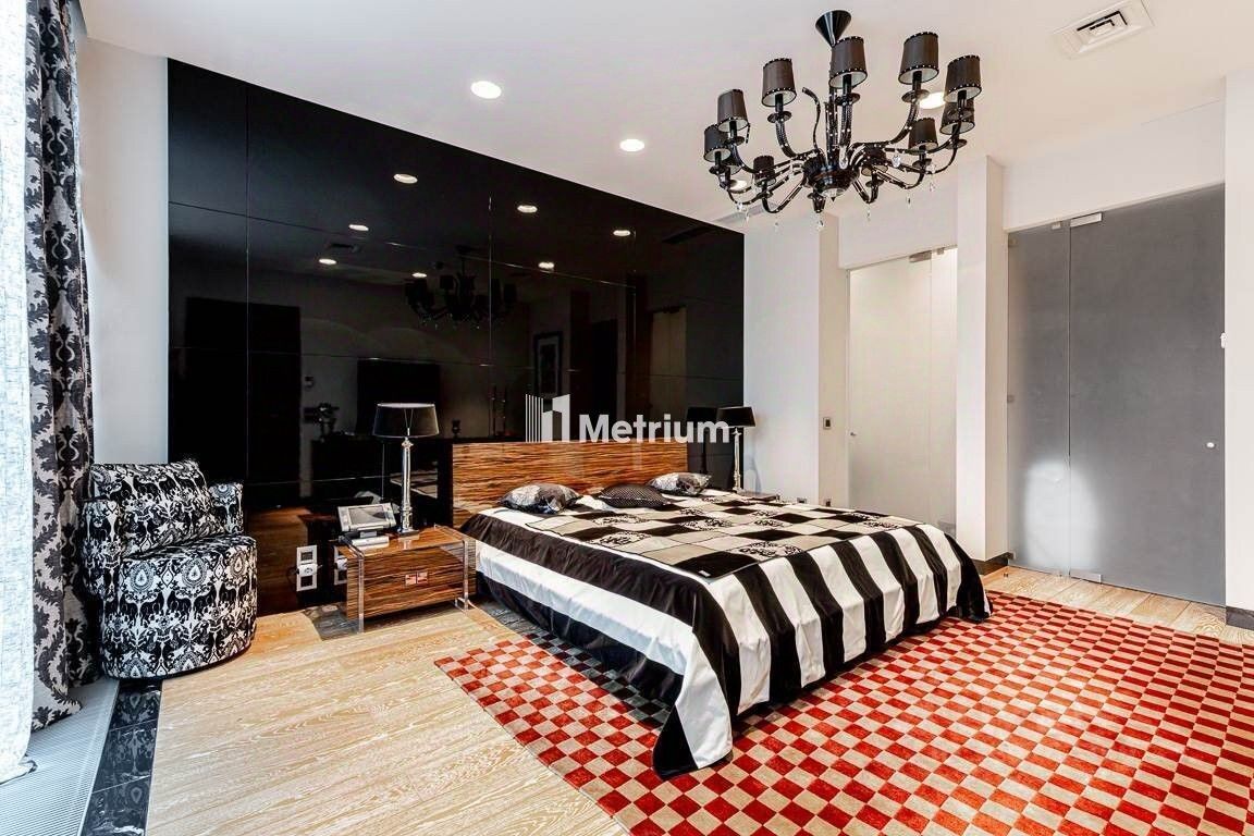 Продажа 3-комн квартиры на вторичном рынке улица Климашкина, 17С2