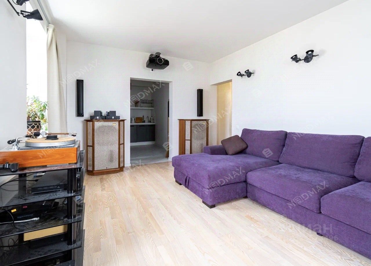 Продажа 2-комн квартиры на вторичном рынке улица Оптиков, 47к1