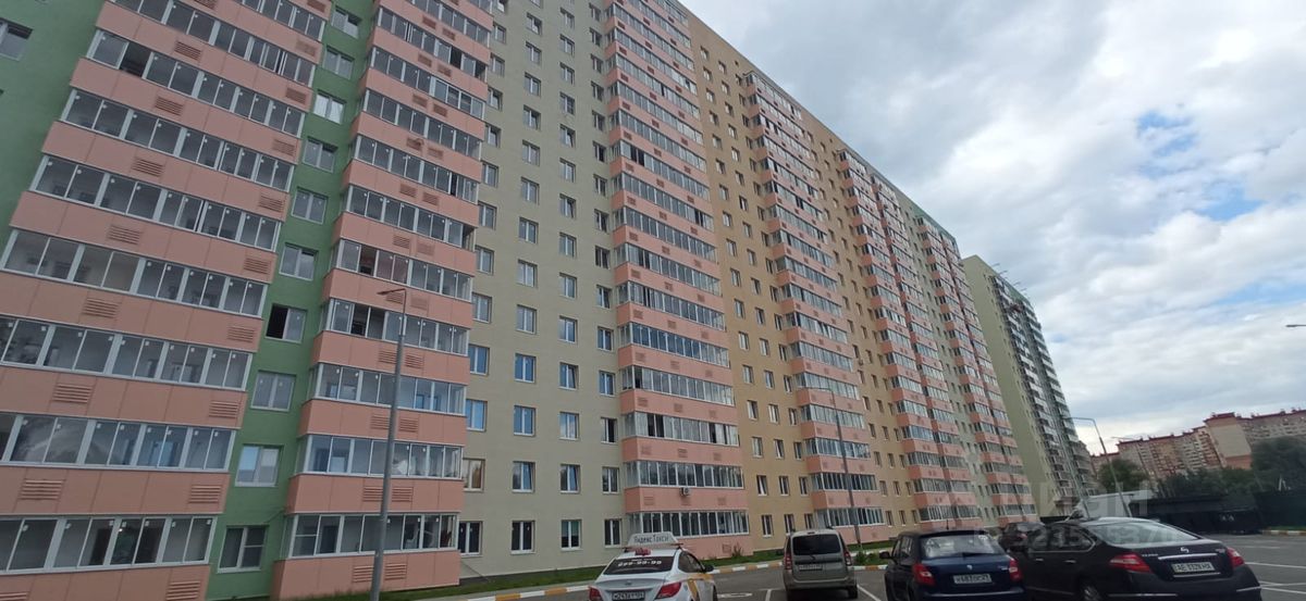 Аренда 2-комн квартиры на вторичном рынке д. Островцы, улица Летчика Волчкова, 1