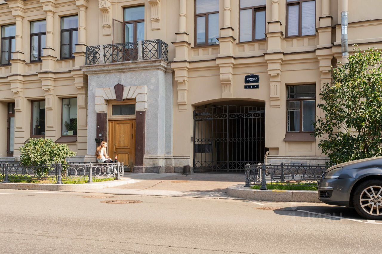 Продажа 3-комн квартиры на вторичном рынке Моховая улица, 4