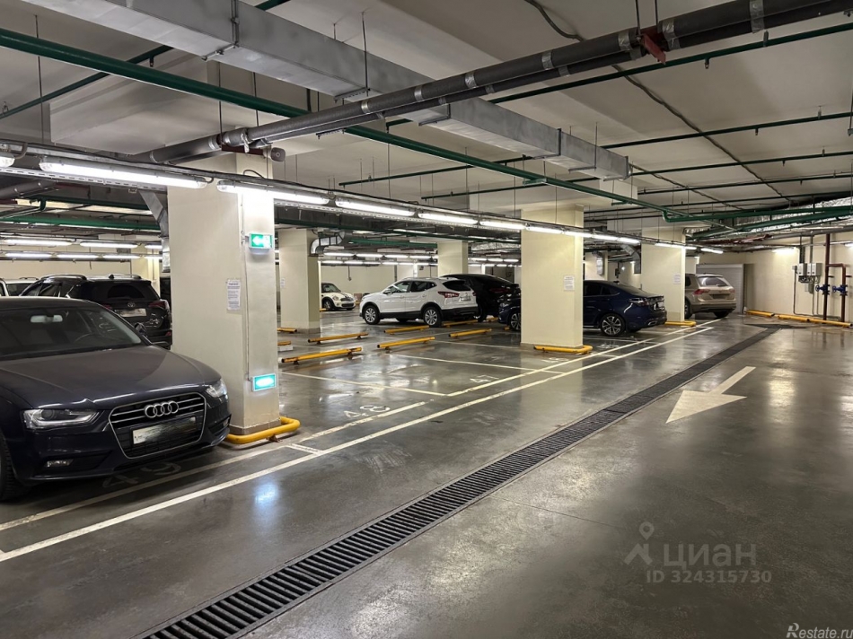 Аренда гаража Павшинская Пойма, Красногорский бульвар,  д. 9