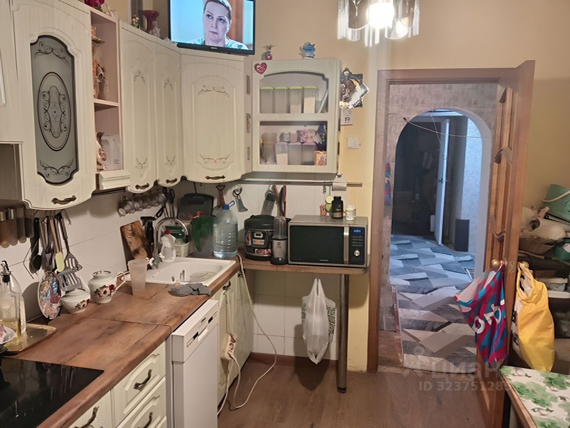 Продажа 3-комн квартиры на вторичном рынке Сосновый Бор, Комсомольская улица, 23