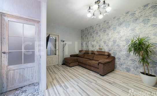 Продажа 2-комн квартиры на вторичном рынке Заневское городское поселение, Ясная улица,  д. 20 к5