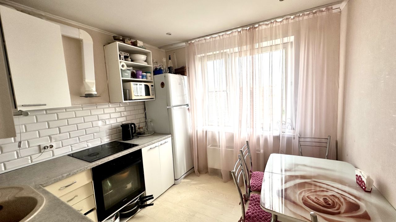 Продажа 3-комн квартиры на вторичном рынке Южный мкр, улица Южнодомодедовская, 16