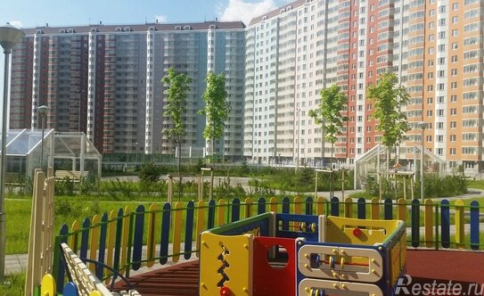 Продажа 4-комн квартиры на вторичном рынке улица Авиаторов,  д. 5 к6