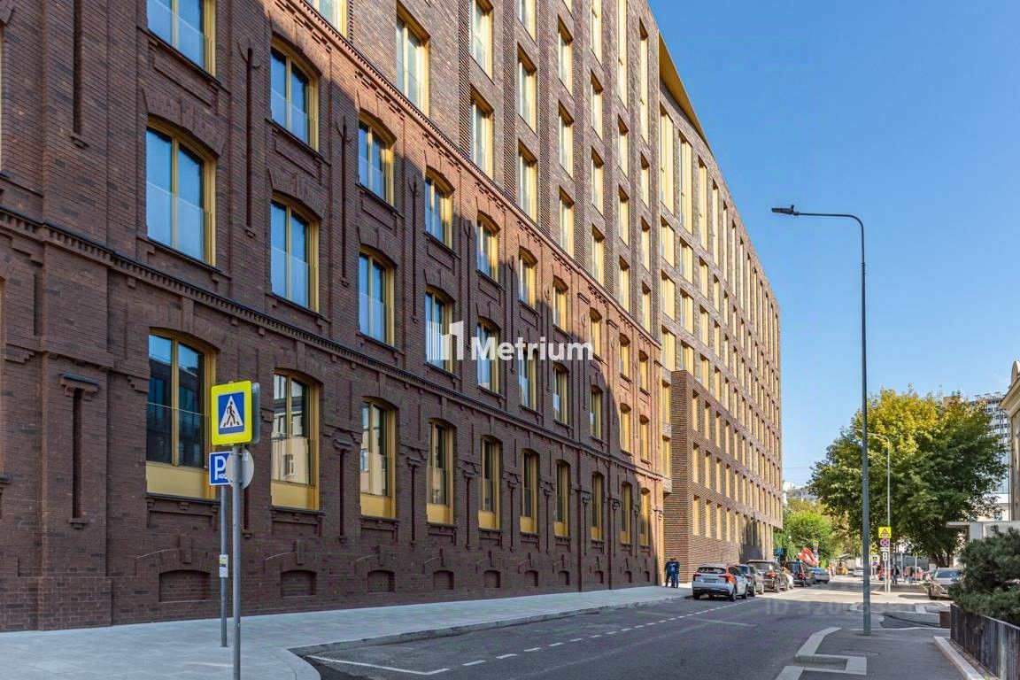Продажа 4-комн квартиры на вторичном рынке Тессинский переулок, 1