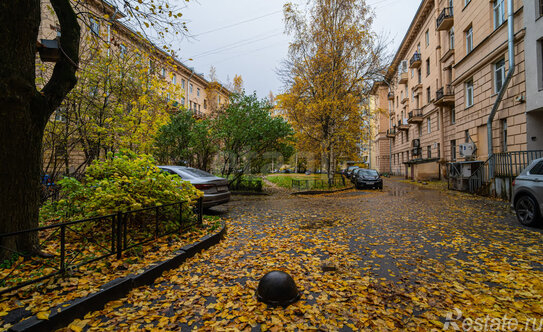 Продажа 4-комн квартиры на вторичном рынке Среднеохтинский проспект,  д. 4