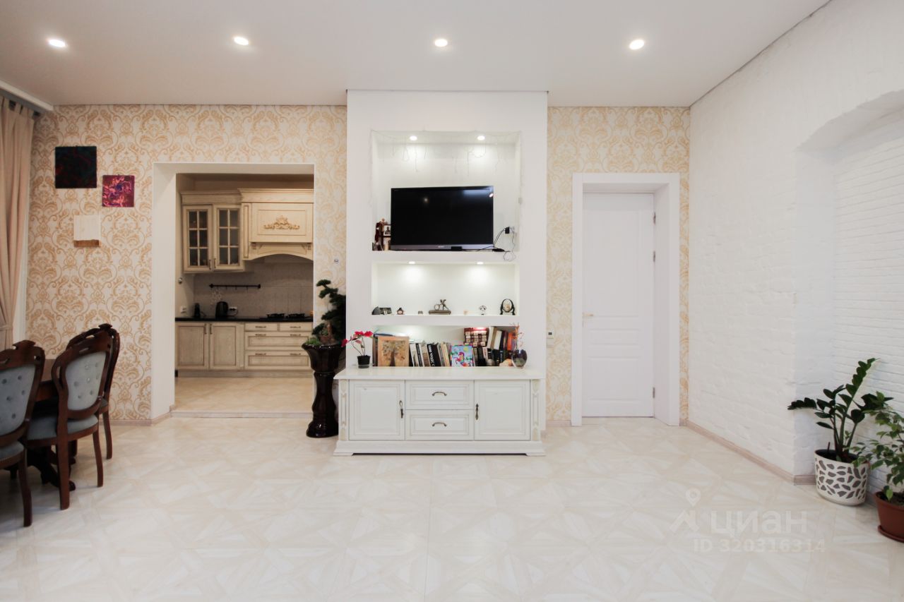 Продажа 3-комн квартиры на вторичном рынке Кирочная улица, 47