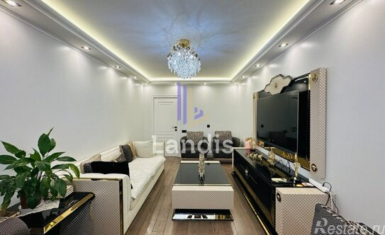 Продажа 3-комн квартиры на вторичном рынке Новороссийская улица,  д. 27