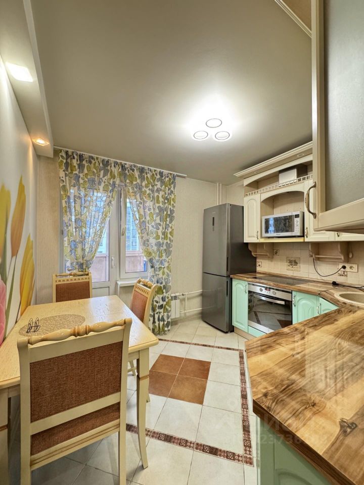 Аренда 2-комн квартиры на вторичном рынке Богатырский проспект, 58к1