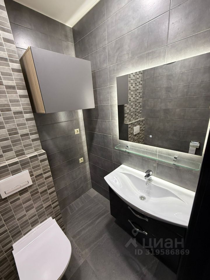 Продажа 3-комн квартиры на вторичном рынке Западный мкр, улица Лунная, 35