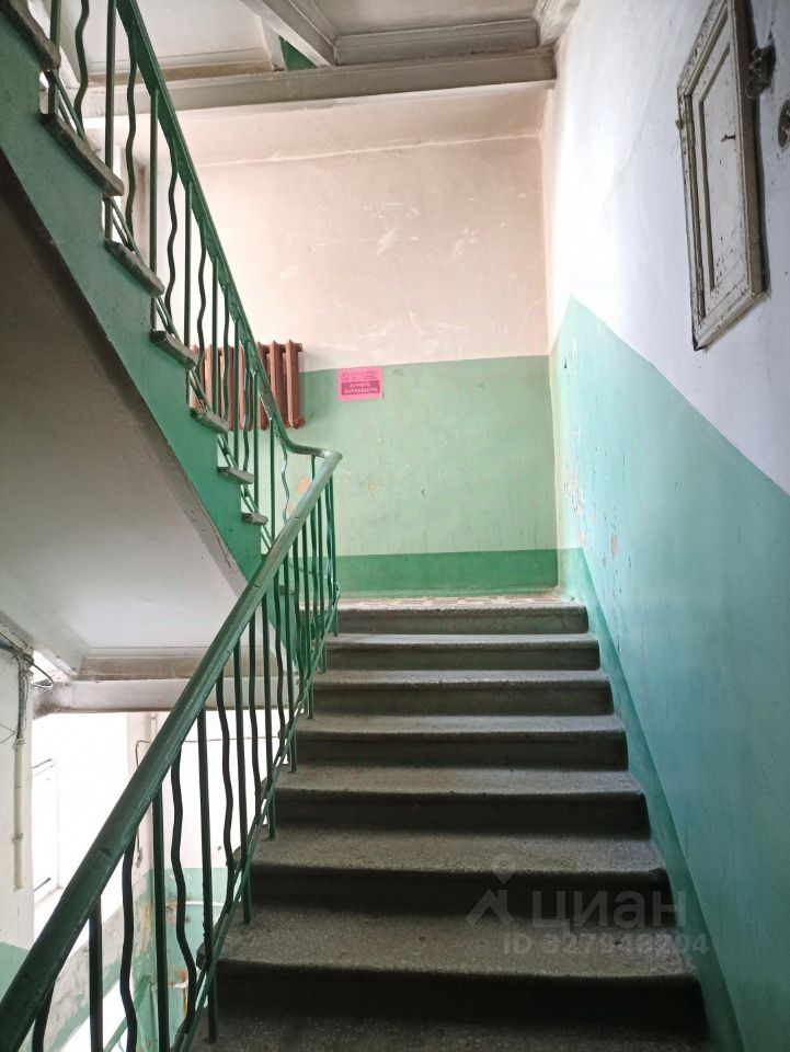 Продажа 2-комн квартиры на вторичном рынке Серпухов, улица Крюкова,  д. 1