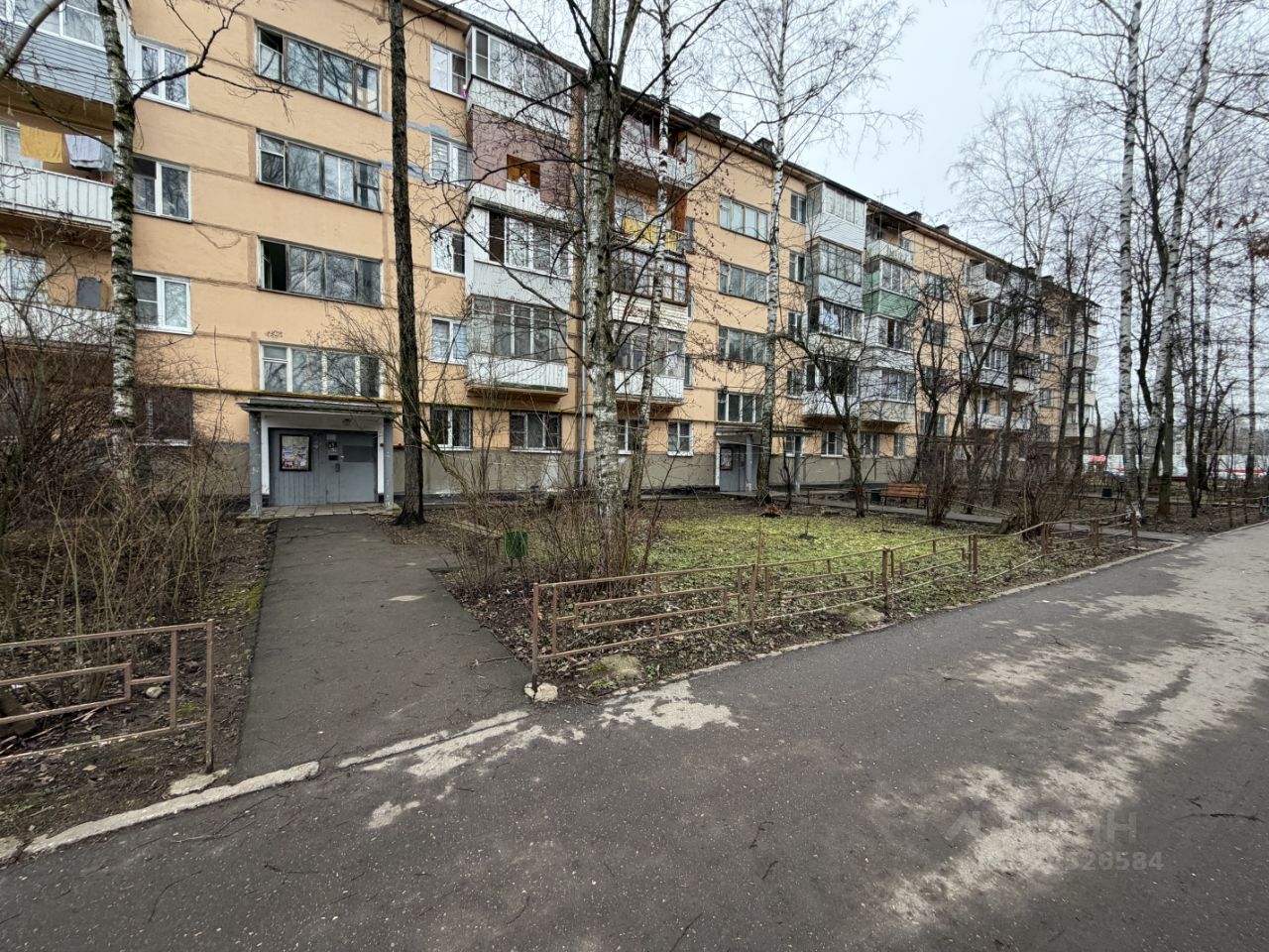 Продажа 2-комн квартиры на вторичном рынке Апрелевка, улица Августовская, 36