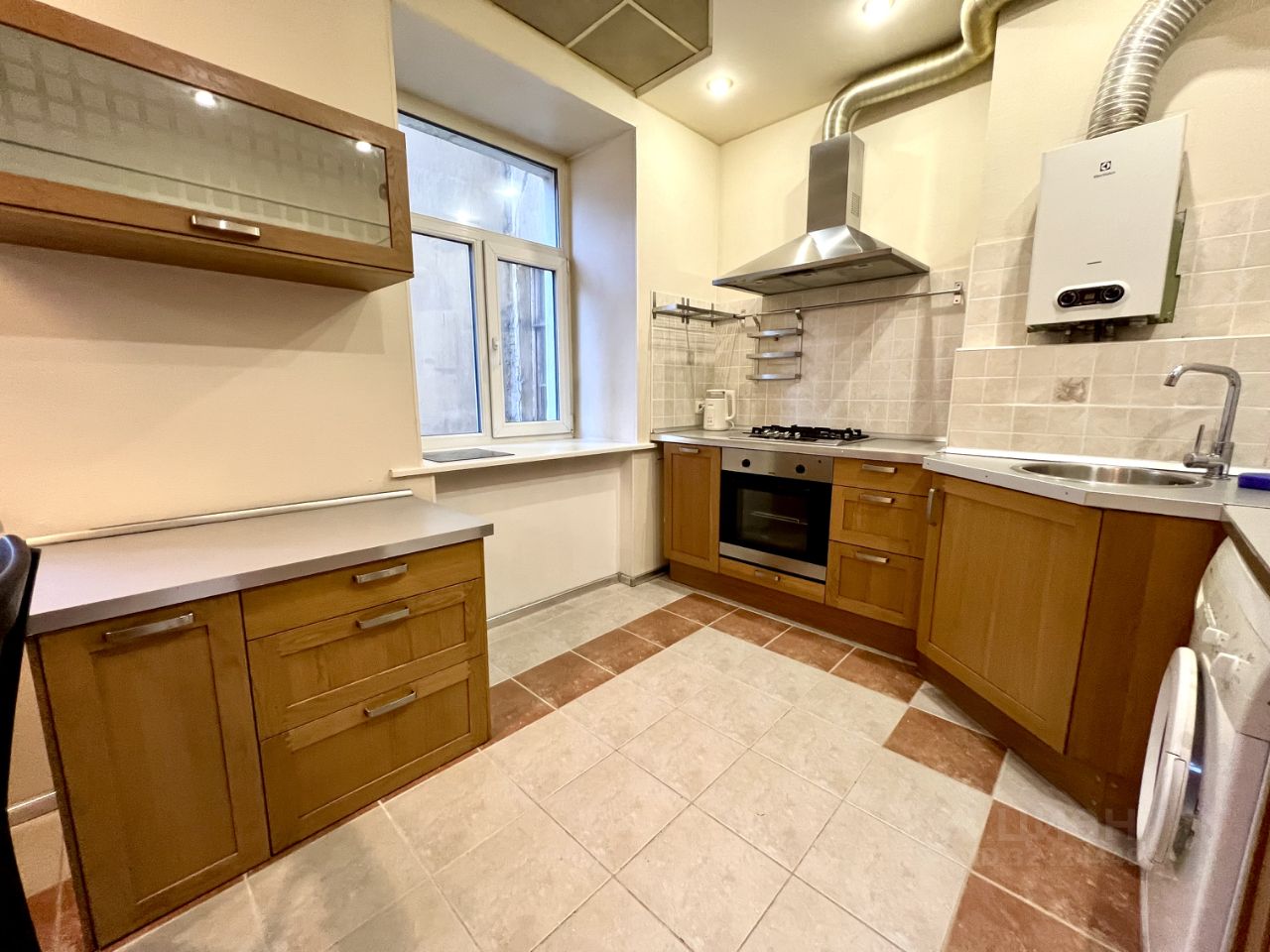 Аренда 3-комн квартиры на вторичном рынке Шпалерная улица, 11