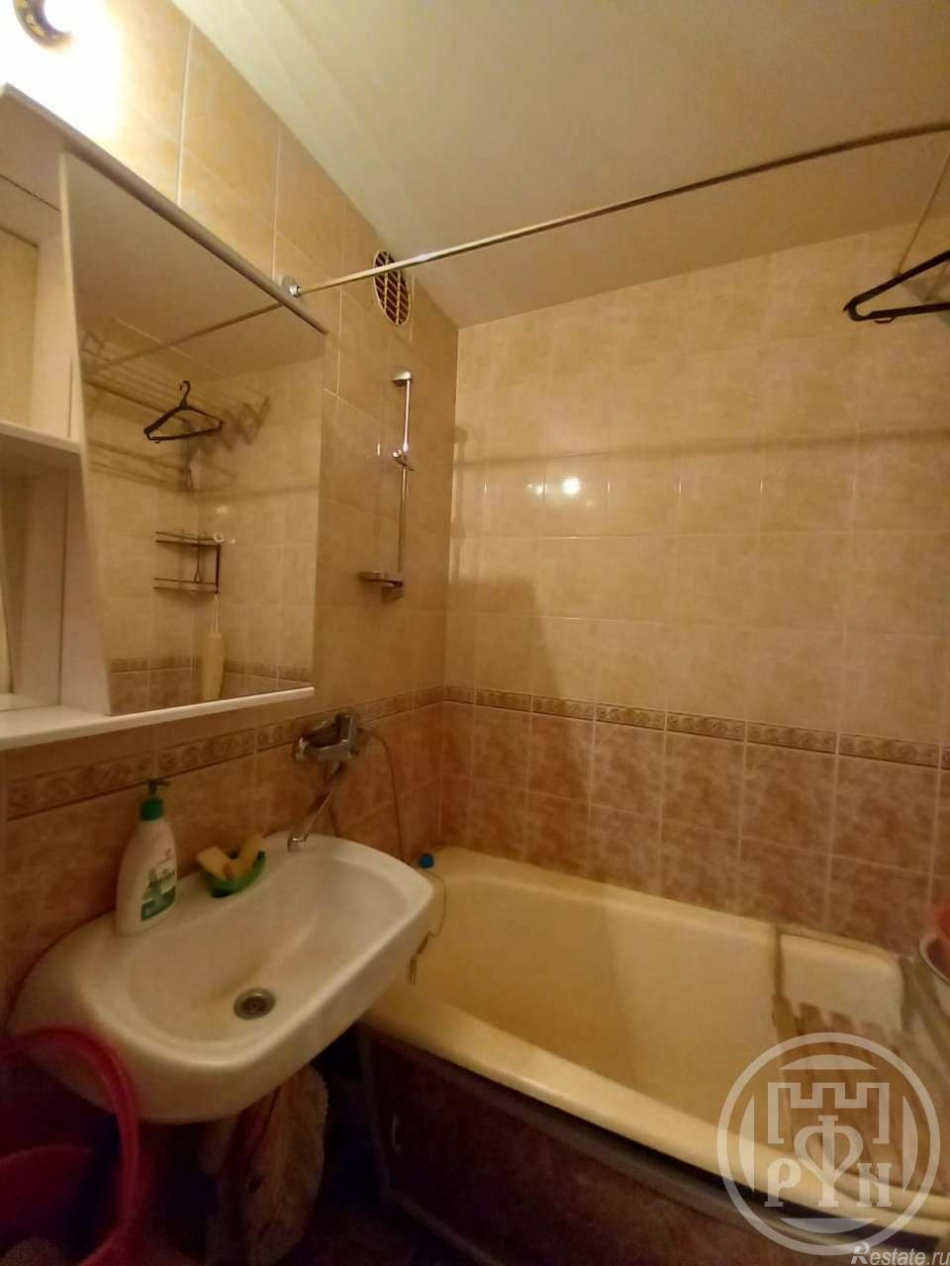 Продажа 2-комн квартиры на вторичном рынке Петергоф г., Чебышевская ул. ,  д. 10,  к. 2