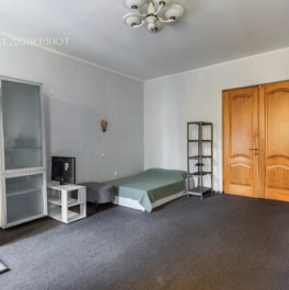 Продажа 5-комн квартиры на вторичном рынке Суворовский пр-кт