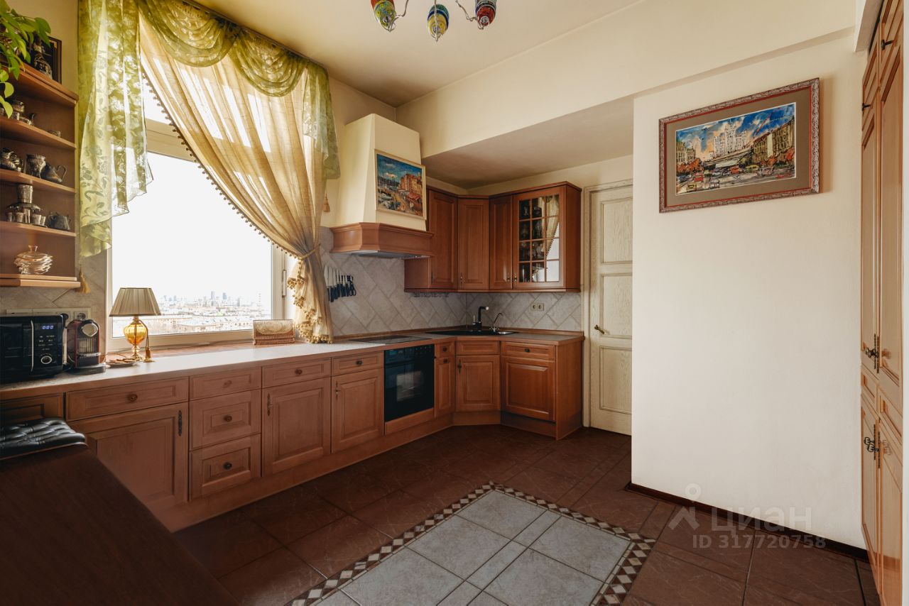 Продажа 6-комн квартиры на вторичном рынке Университетский проспект, 5