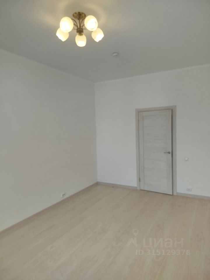 Продажа 4-комн квартиры на вторичном рынке Береговой проезд, 1Б