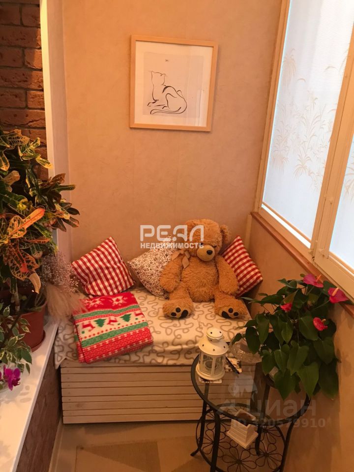 Продажа 3-комн квартиры на вторичном рынке Гатчина, улица Изотова, 20