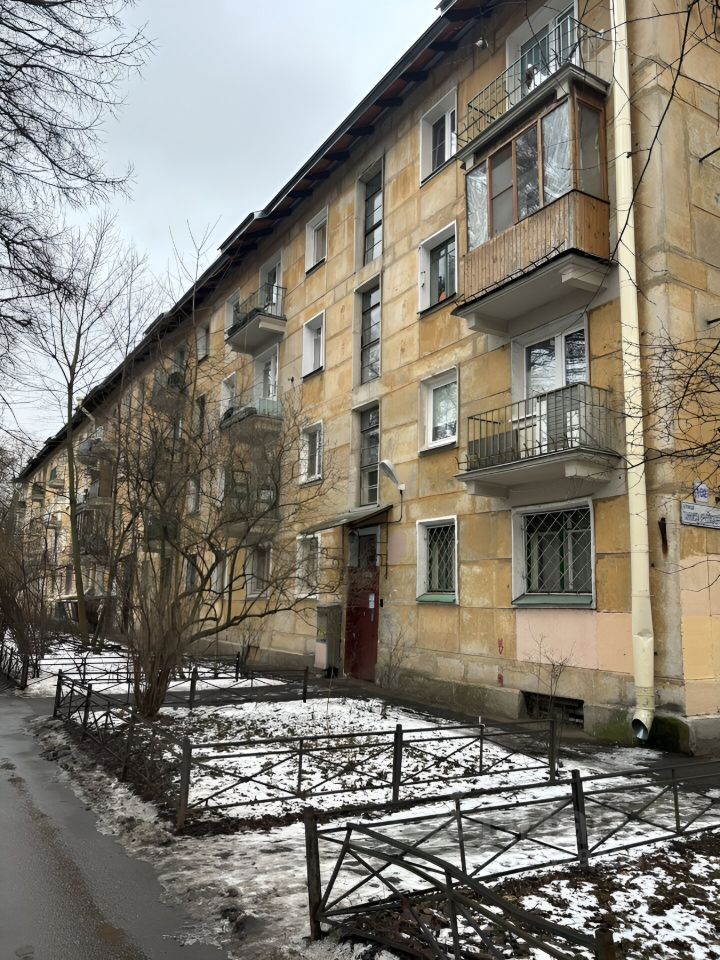 Продажа 3-комн квартиры на вторичном рынке улица Танкиста Хрустицкого,  д. 102