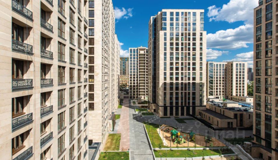 Продажа 4-комн квартиры на вторичном рынке улица Сергея Макеева, 9к4