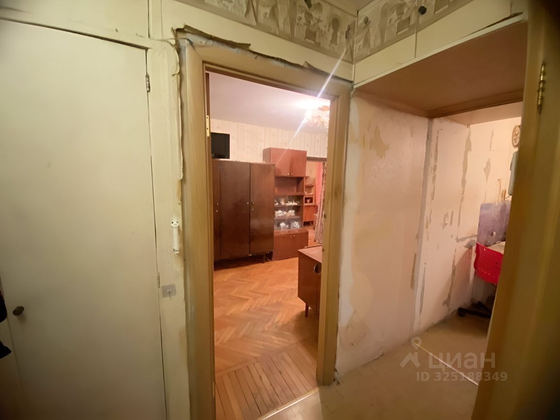 Продажа 2-комн квартиры на вторичном рынке Петергоф, Озерковая улица, 25