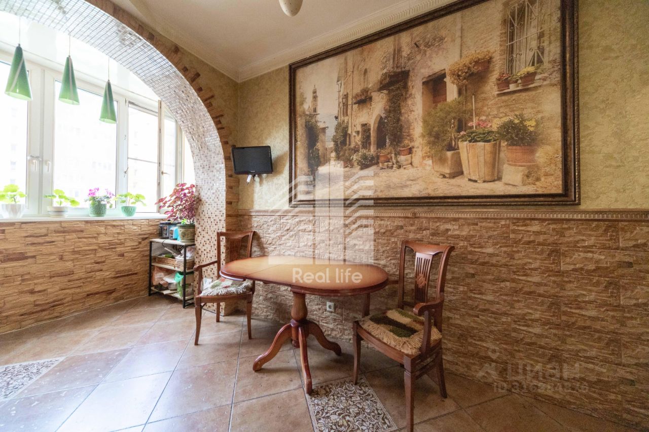 Продажа 2-комн квартиры на вторичном рынке Юбилейный мкр, улица Ленинская, 14