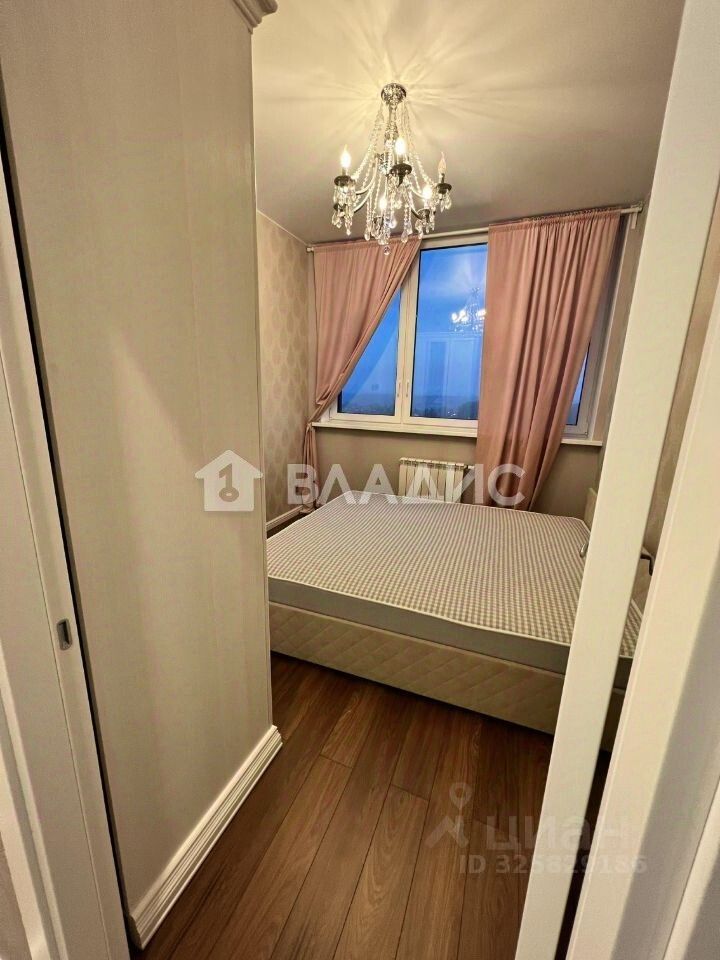 Продажа 3-комн квартиры на вторичном рынке Отрадное пгт, улица Пятницкая, 19
