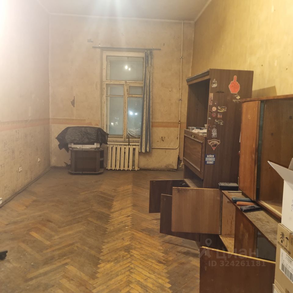 Продажа 3-комн квартиры на вторичном рынке 9-я Васильевского острова линия, 48