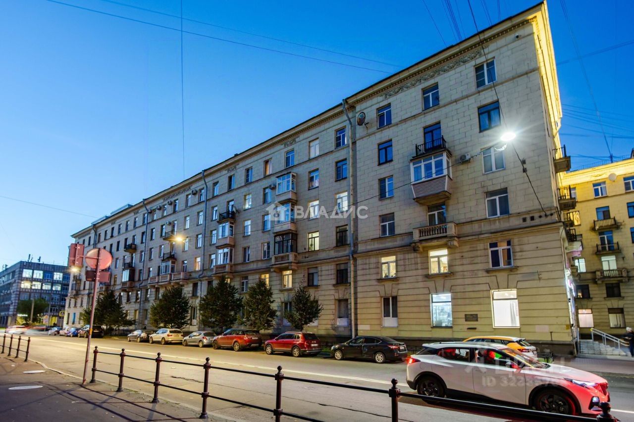 Продажа 3-комн квартиры на вторичном рынке Московский проспект, 75