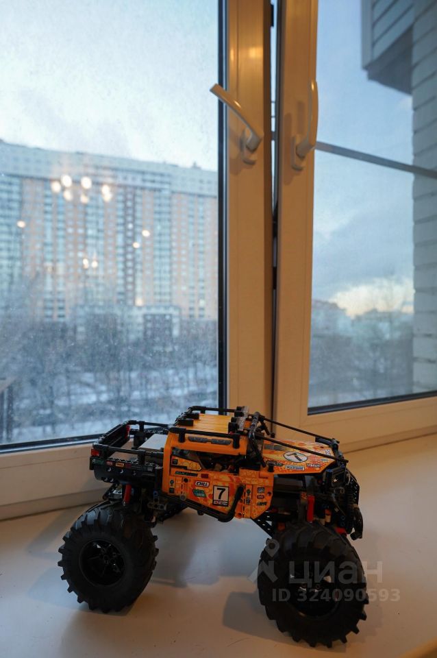 Продажа 2-комн квартиры на вторичном рынке проспект Космонавтов, 64