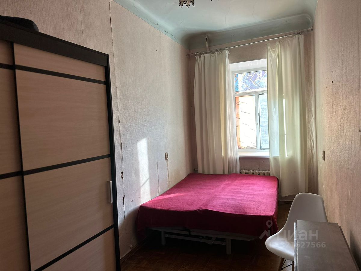 Продажа 4-комн квартиры на вторичном рынке Старо-Петергофский проспект, 37