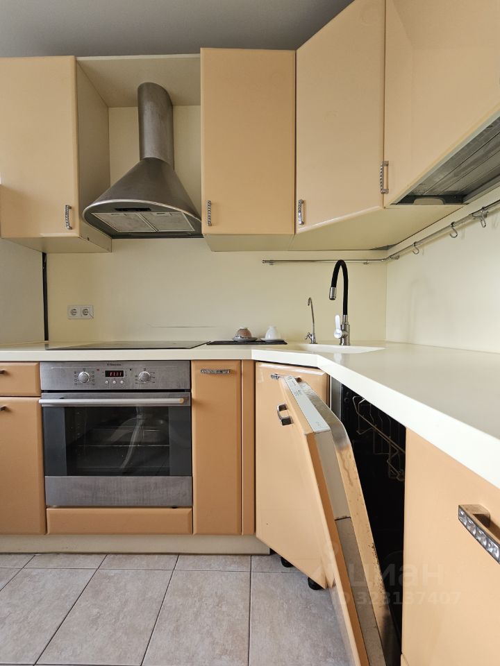 Продажа 3-комн квартиры на вторичном рынке улица Олеко Дундича, 25К2