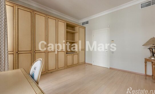 Аренда 4-комн квартиры на вторичном рынке Зачатьевский 1-й пер,  д. 21