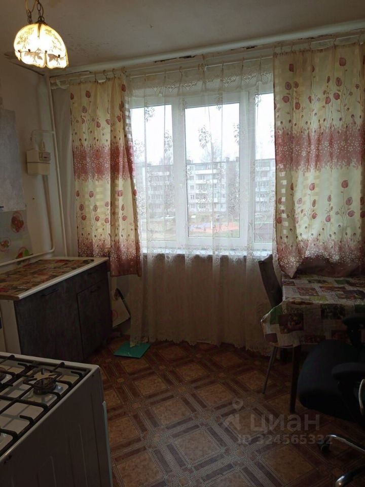 Продажа 2-комн квартиры на вторичном рынке пос. Новый Свет, 46