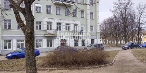 Комната Петергоф г., Эрлеровский бул. ,  д. 4