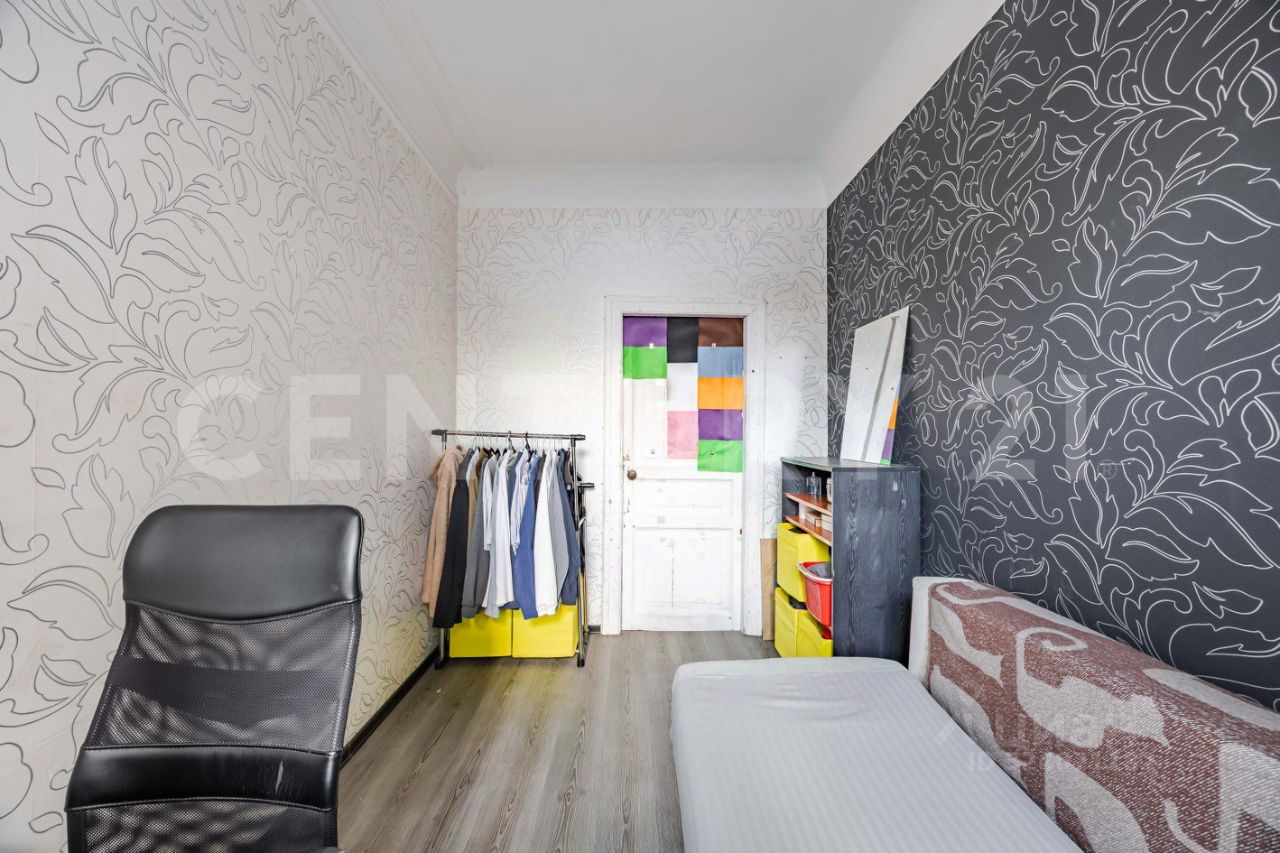 Продажа 4-комн квартиры на вторичном рынке улица Черняховского, 27