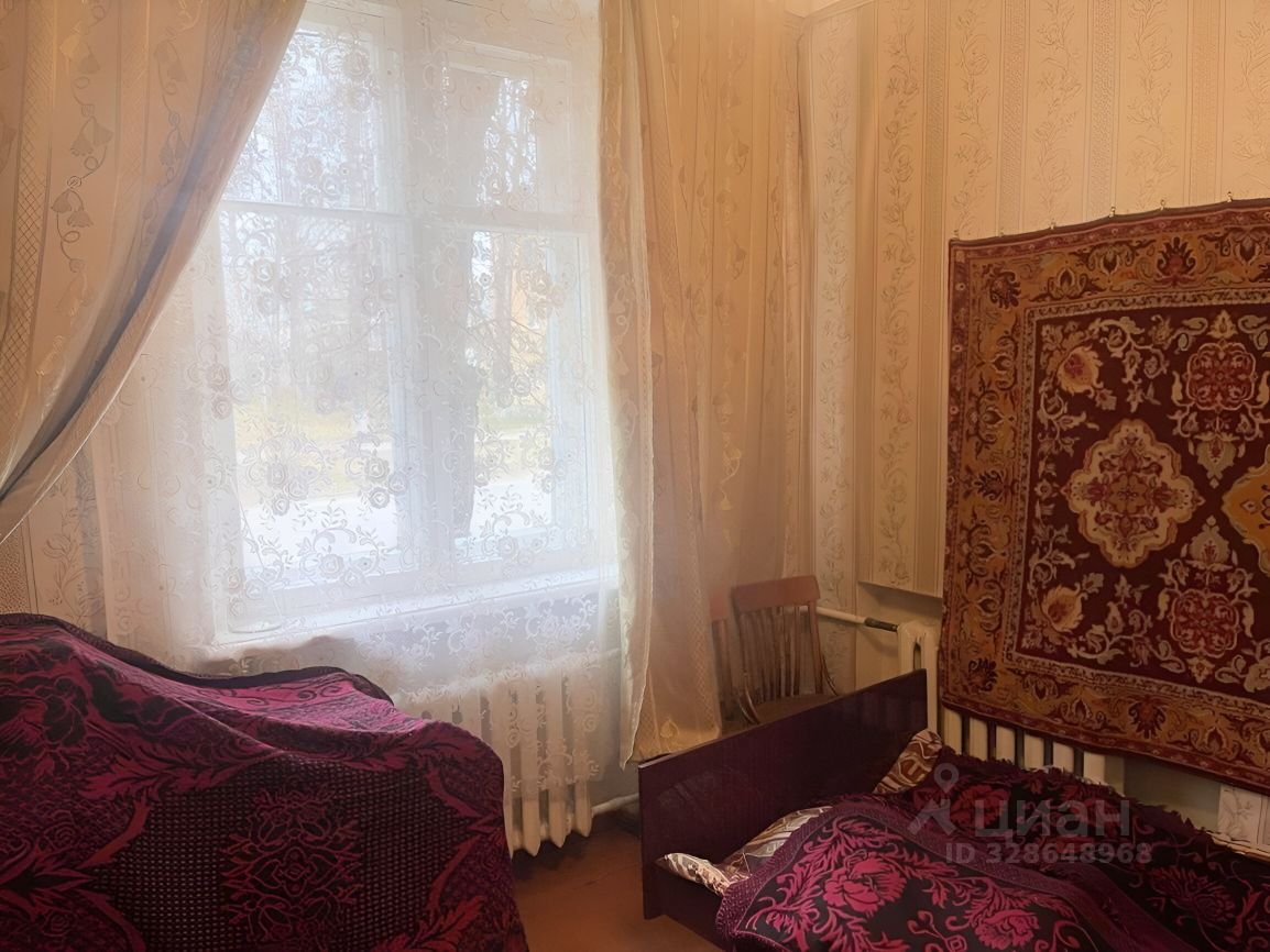 Продажа 3-комн квартиры на вторичном рынке Сланцы, улица Ломоносова, 36