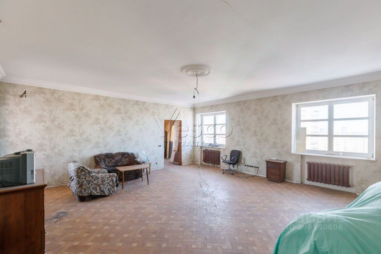 Продажа 4-комн квартиры на вторичном рынке Ломоносовский проспект, 7К5