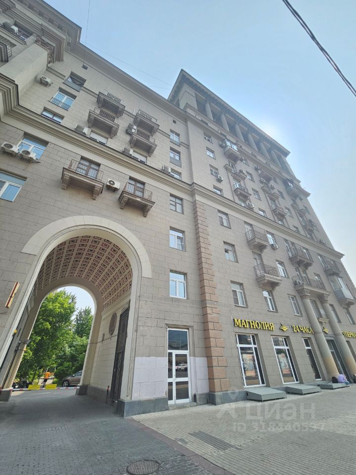 Продажа 4-комн квартиры на вторичном рынке Кутузовский проспект, 35