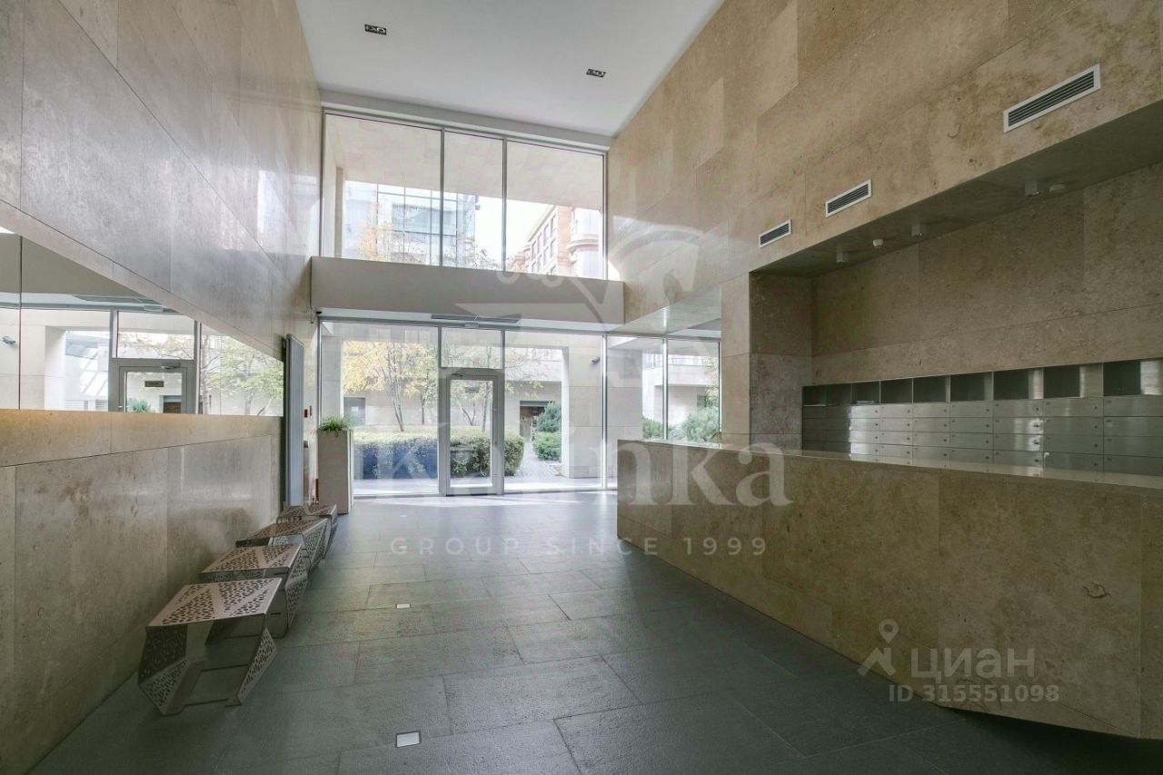 Продажа 4-комн квартиры на вторичном рынке переулок Коробейников, 1