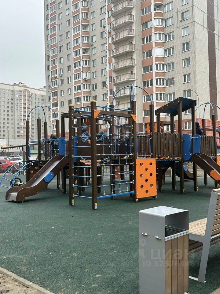 Продажа 3-комн квартиры на вторичном рынке Кучино мкр, Балашиха, улица Брагина,  д. 1