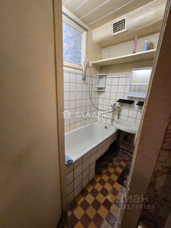 Продажа 3-комн квартиры на вторичном рынке Гвардейская улица, 9К1